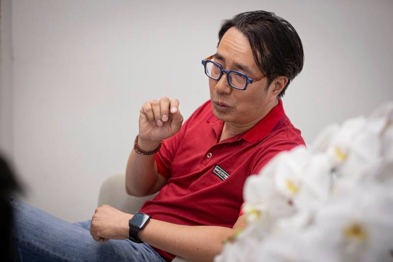 Không chỉ là BLV, anh còn là cây viết thể thao giàu cảm xúc